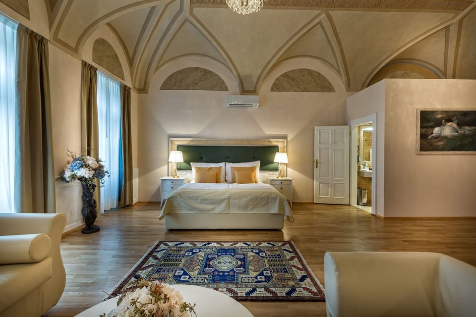 Royal Suite | Minibar, in-room safe, desk, free WiFi