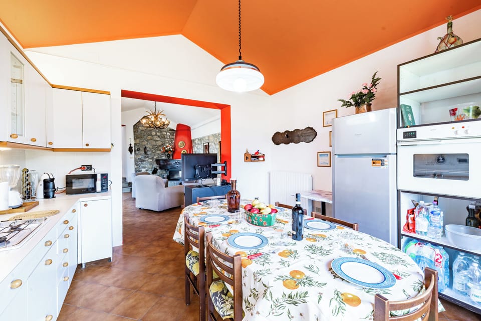 Standard House, Multiple Bedrooms, Mountainside (Casa Sant'Anna - In Garfagnana) | Private kitchen | Fridge, microwave, oven, stovetop