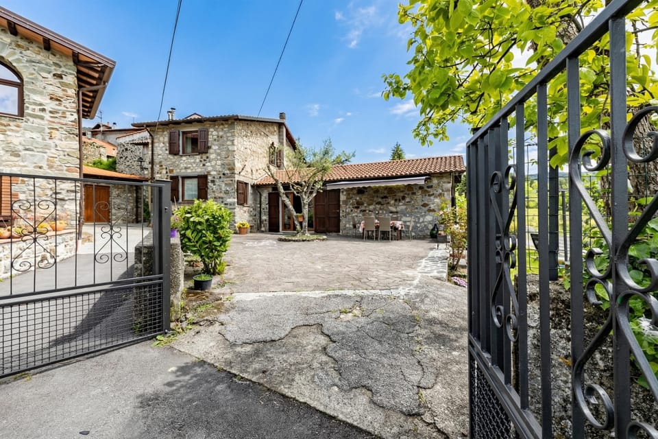 Standard House, Multiple Bedrooms, Mountainside (Casa Sant'Anna - In Garfagnana) | Exterior