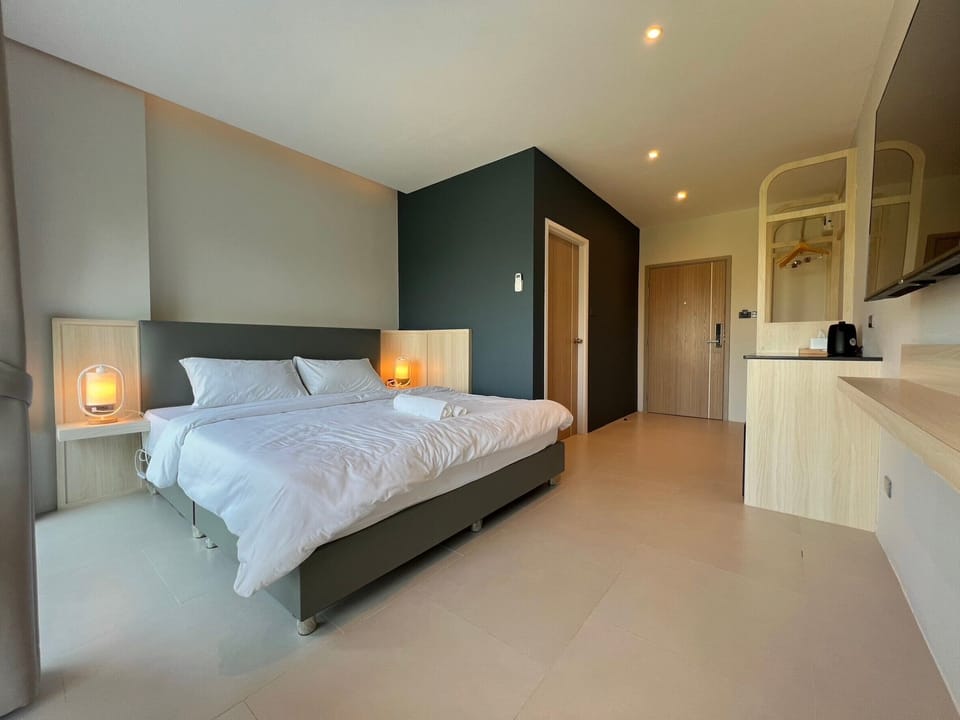 Deluxe Double Room | Laptop workspace, free WiFi