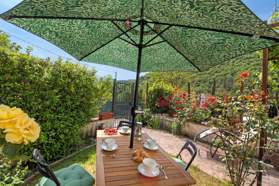 Family Townhome, 2 Bedrooms, Fireplace (Trekking Home La Via degli Dei) | Outdoor dining