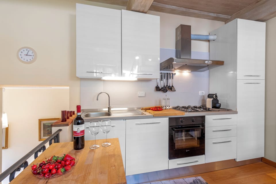 Family Townhome, 2 Bedrooms, Fireplace (Trekking Home La Via degli Dei) | Private kitchen | Espresso maker
