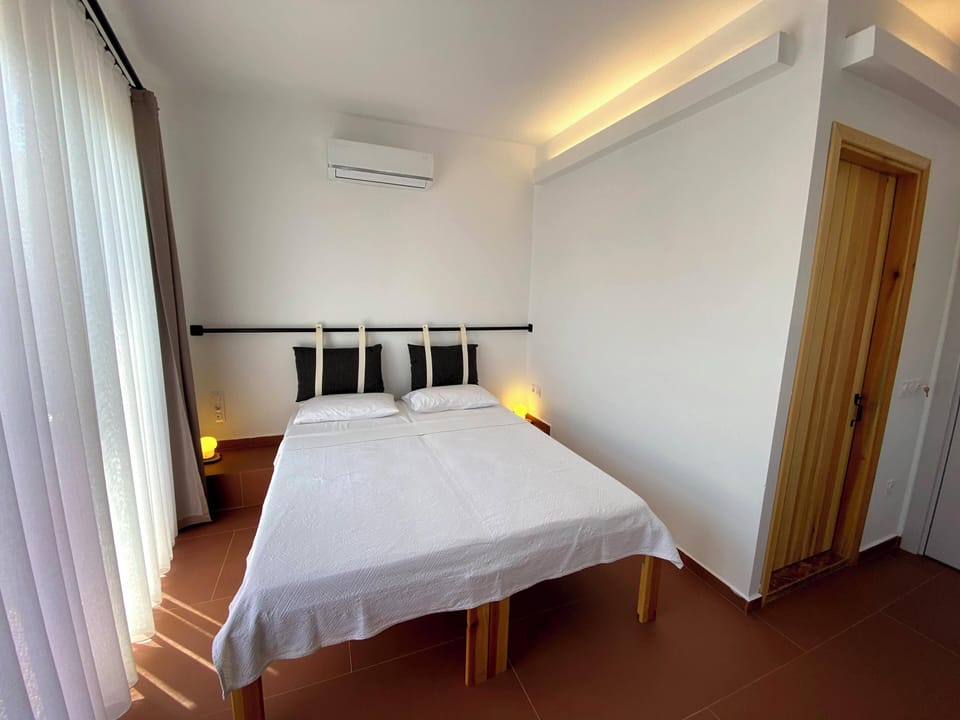 Standard Triple Room, Balcony, Sea View | Blackout drapes, iron/ironing board, free WiFi, bed sheets