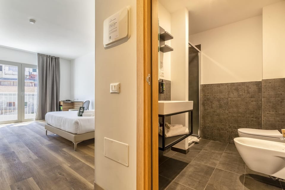 Standard Quadruple Room | Bathroom | Rainfall showerhead, free toiletries, hair dryer, bidet