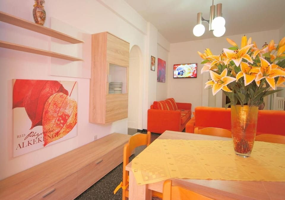 Apartment (2 Bedrooms) | Living area | 55-inch TV with cable channels