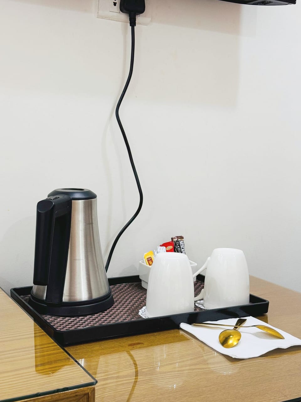 Economy Twin Room | Coffee and/or coffee maker