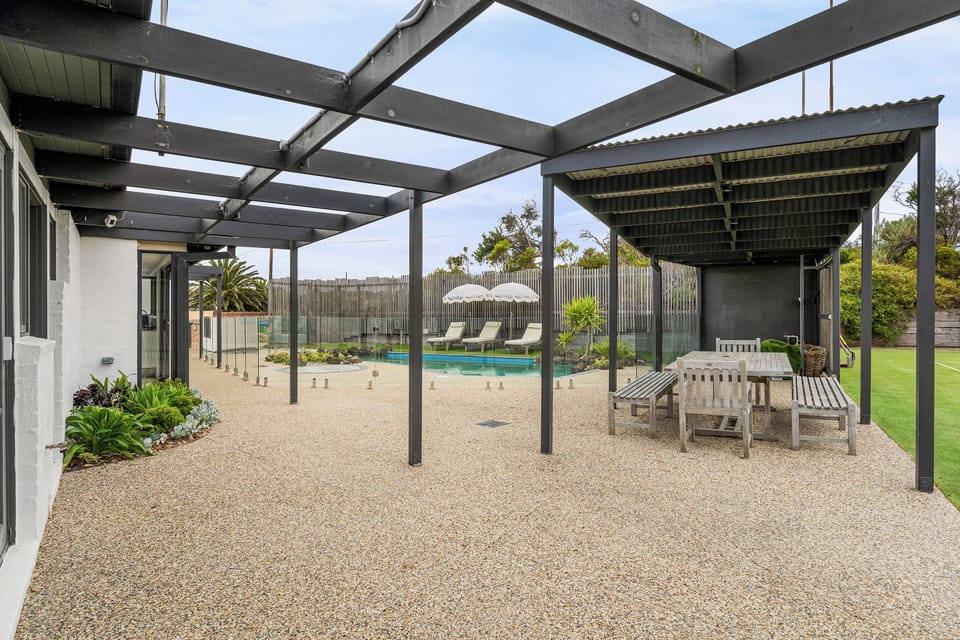 Outdoor Entertaining, Pool, Tennis, BBQ