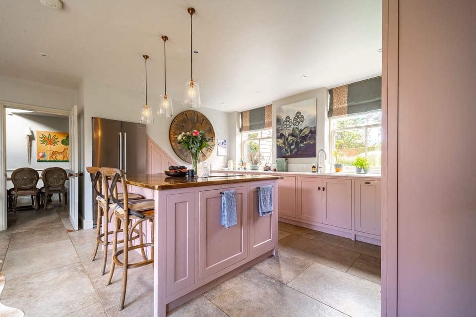 Ground floor: Kitchen with breakfast bar