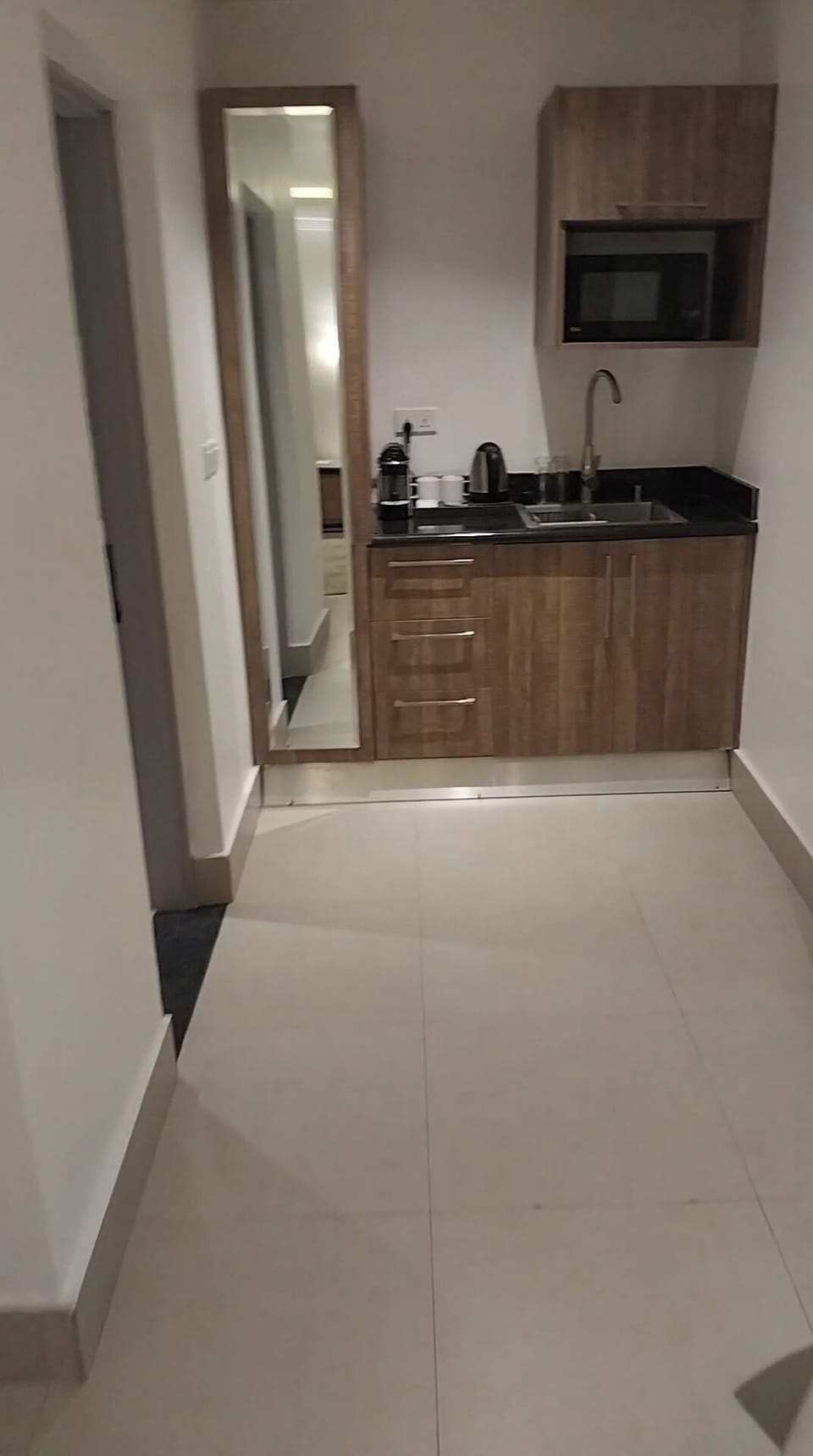 Classic Room | Private kitchenette | Coffee/tea maker, electric kettle