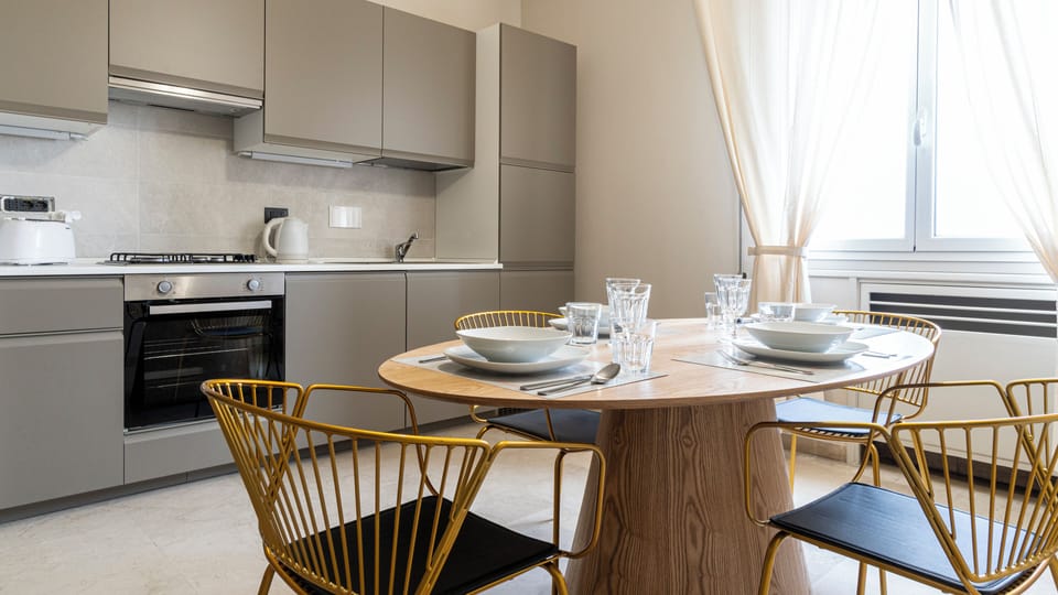 Apartment (2 Bedrooms) | Private kitchenette | Fridge, microwave, oven, stovetop