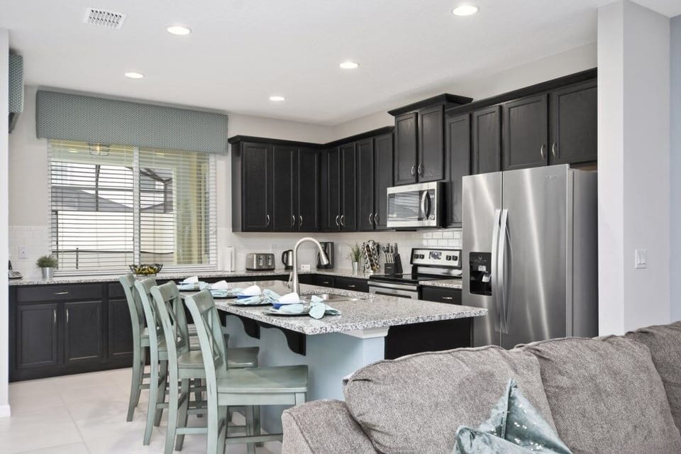 Townhome, 4 Bedrooms | Private kitchen