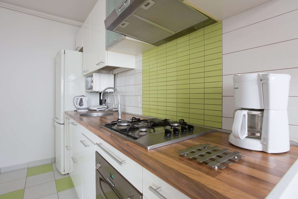 Kitchen with dishwasher, coffee machine, oven, stove, microwave, fridge and freezer