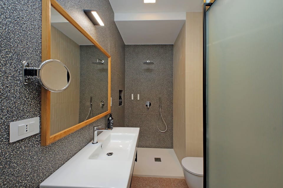 Deluxe Triple Room, City View | Bathroom | Shower, hair dryer, slippers, bidet