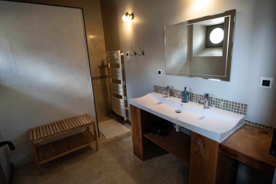 Superior Double or Twin Room, Ensuite, Mountain View (Room 4 Camille) | Bathroom