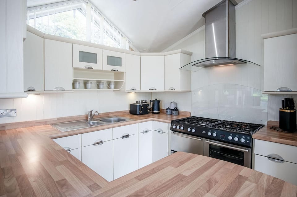 5 Manor Lodge - 2 Bedroom Lodge - Pendine (19232)