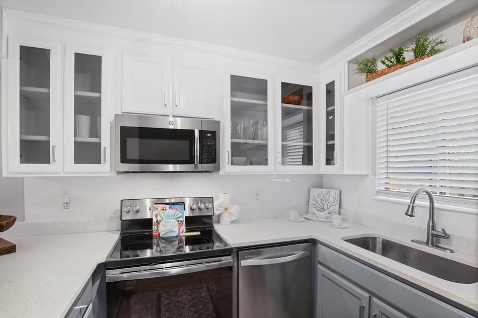 House, Multiple Beds (Portside SG2- Seabreeze Townhome) | Private kitchen | Oven, toaster, cookware/dishes/utensils