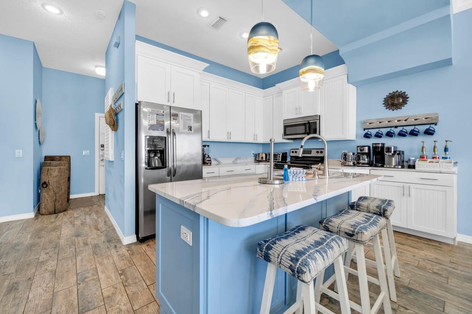 House, Multiple Beds (Sunset Sanctuary) | Private kitchen | Oven, cookware/dishes/utensils