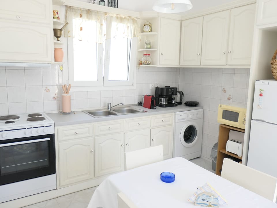 Apartment, 2 Bedrooms, Smoking, Balcony | Laundry