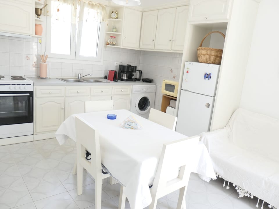 Apartment, 2 Bedrooms, Smoking, Balcony | Laundry