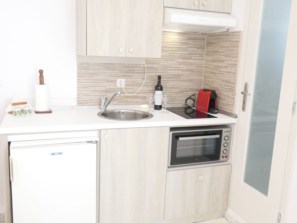 Apartment, 1 Bedroom, Smoking, Balcony | Interior