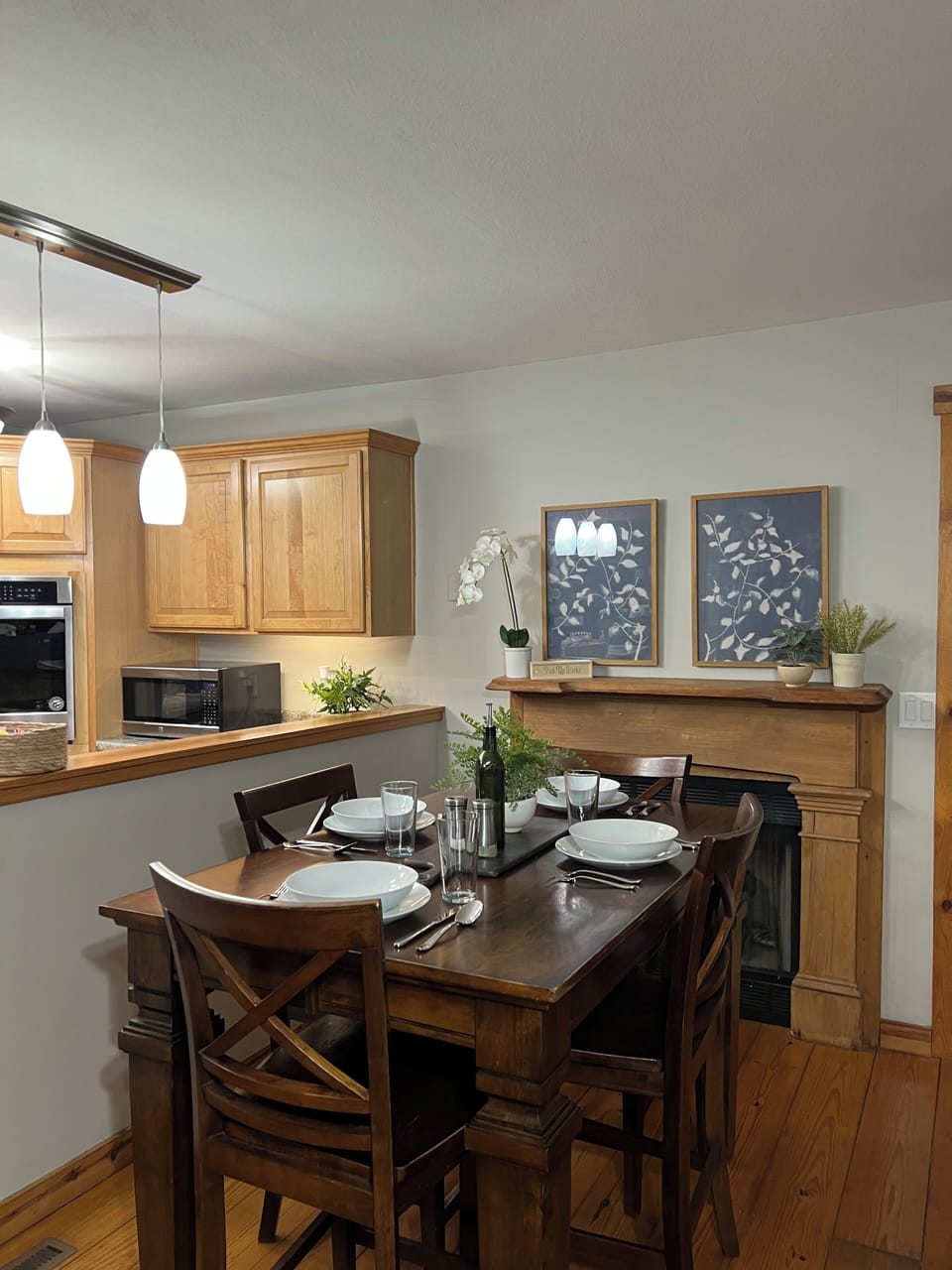 The Hidden Gem dining room