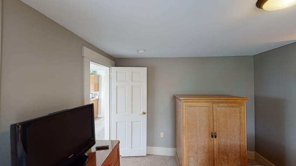 Captain’s Suite 2 Bedrooms, Lake View | Individually decorated, individually furnished, free WiFi, bed sheets