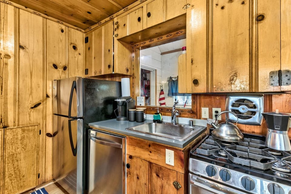 Nicely appointed kitchen.