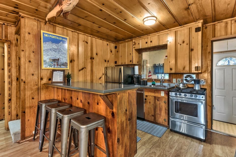 Nicely appointed kitchen.