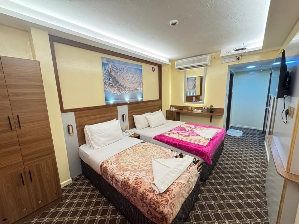 Standard Twin Room | Laptop workspace, free WiFi, bed sheets