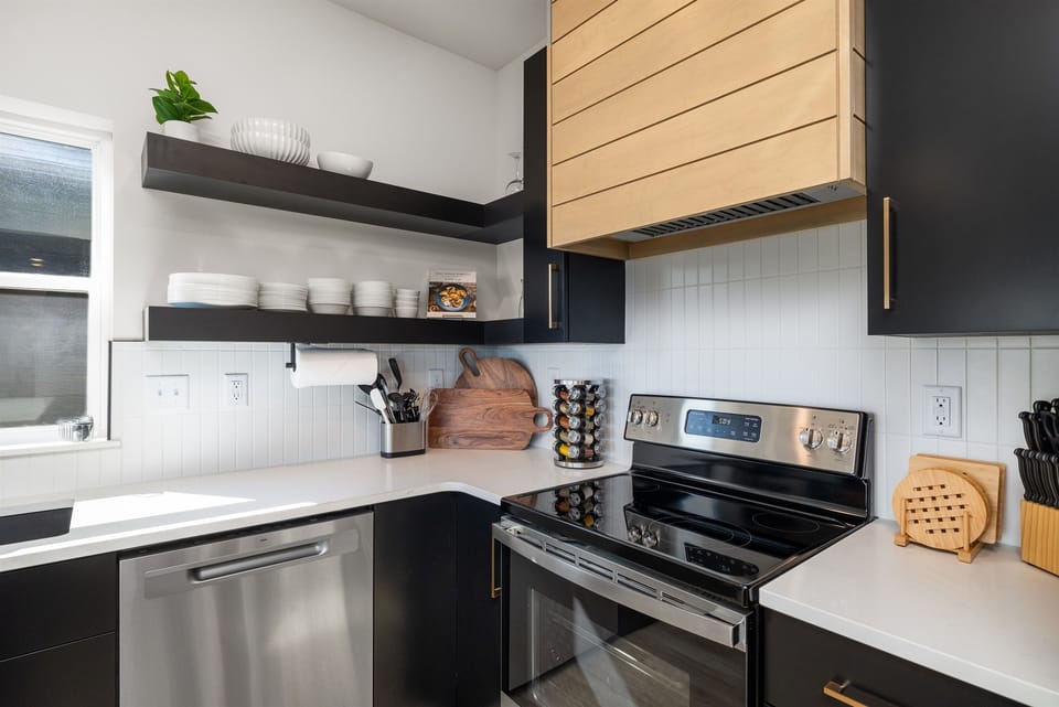 Main Level: Kitchen
