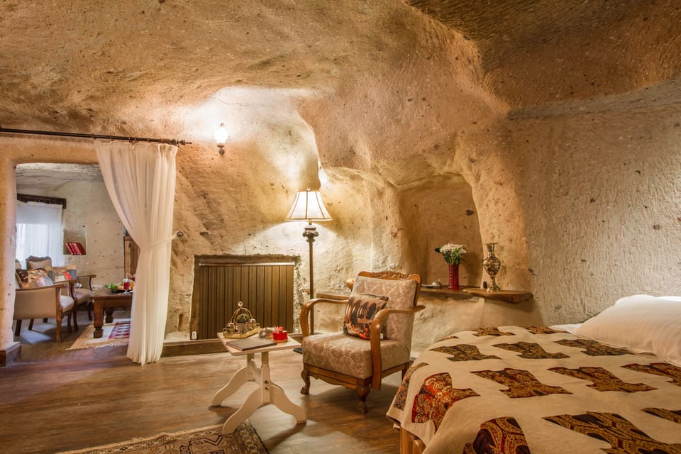 Imperial Pool Cave Suite | Minibar, in-room safe, individually decorated, individually furnished