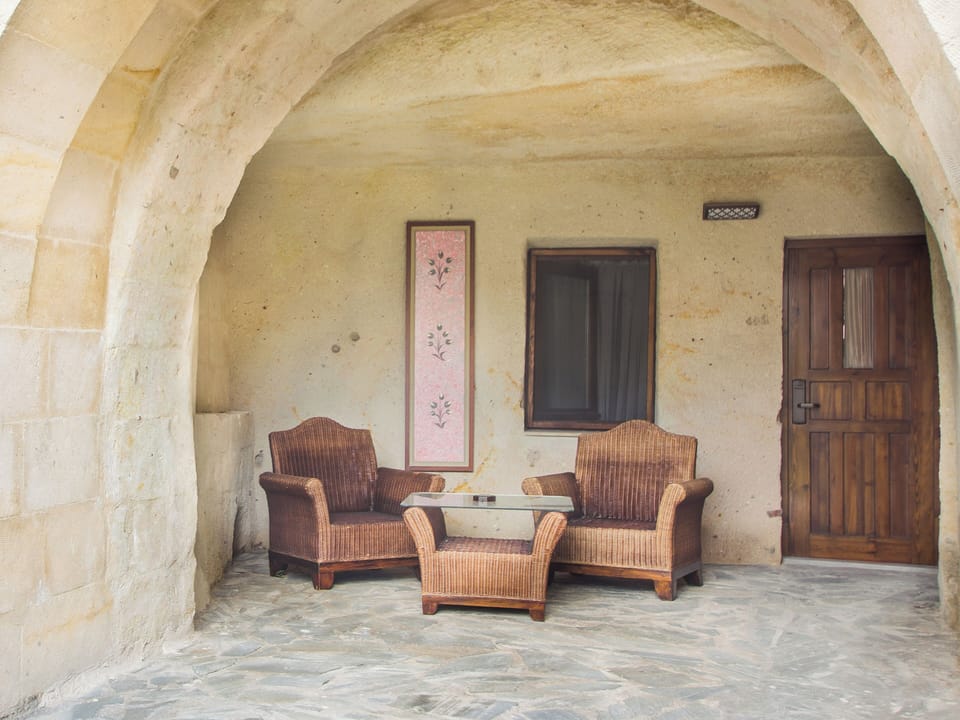 Deluxe Cave Suite | Terrace/patio