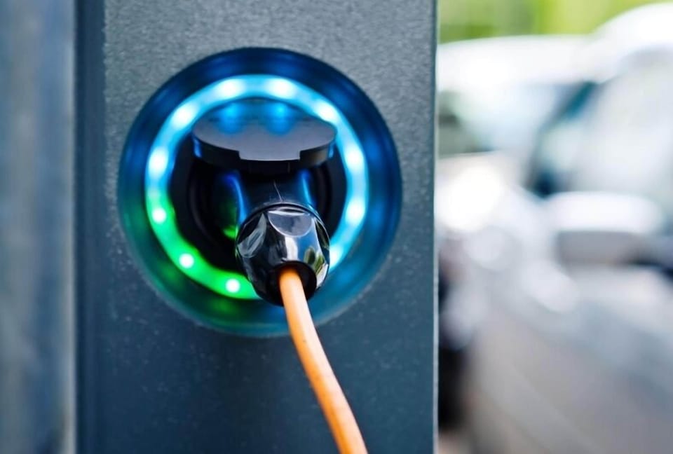 Electric vehicle charging station