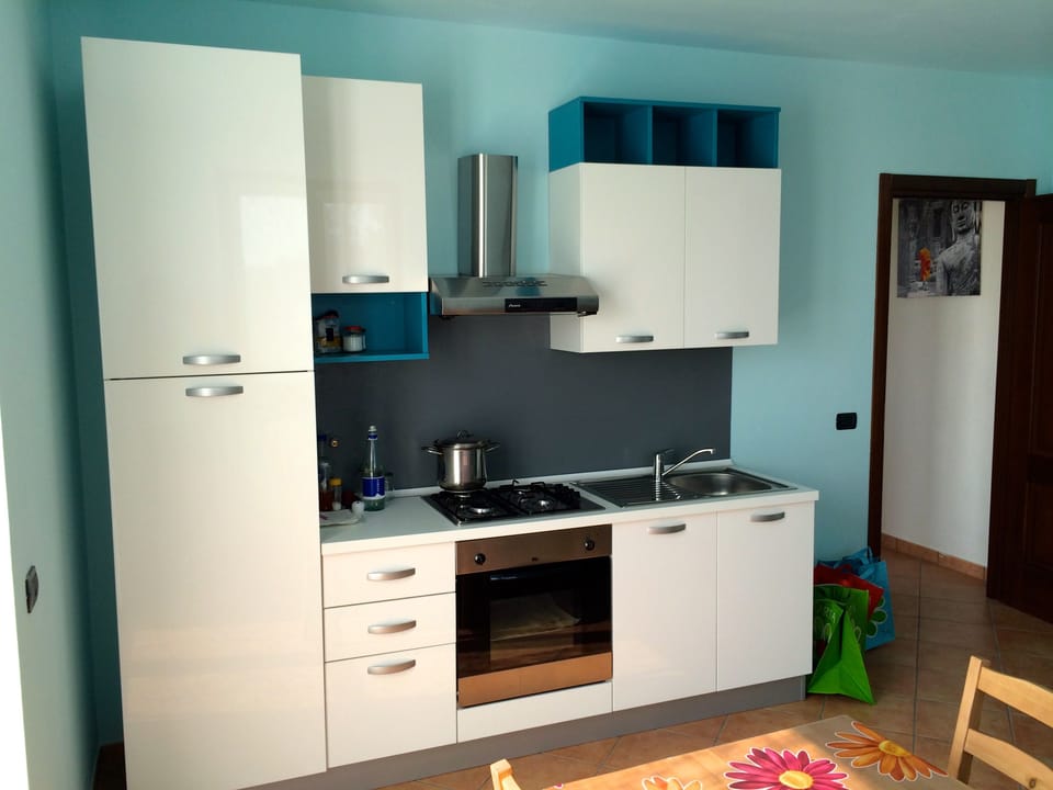 Apartment, 1 Bedroom, Balcony, Mountain View | Private kitchen