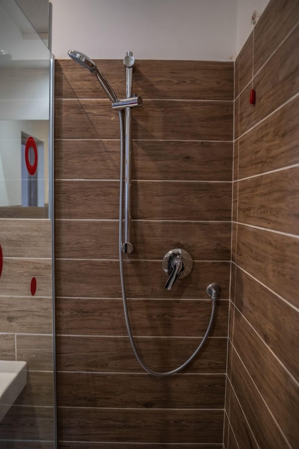 Studio | Bathroom | Combined shower/tub, hair dryer, bidet, towels