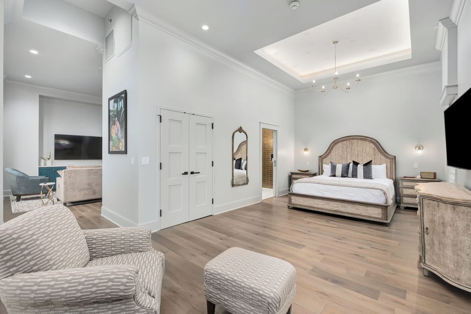 Luxury Suite, City View | 1 bedroom, premium bedding, pillowtop beds, free minibar items