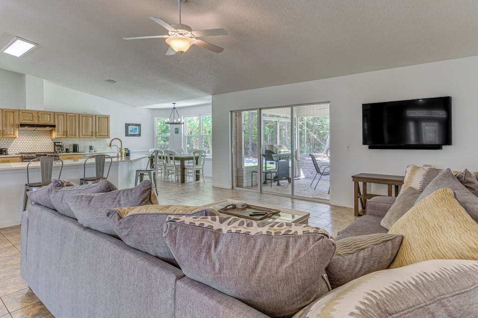 Living Room | Smart TV | Ceiling Fans
