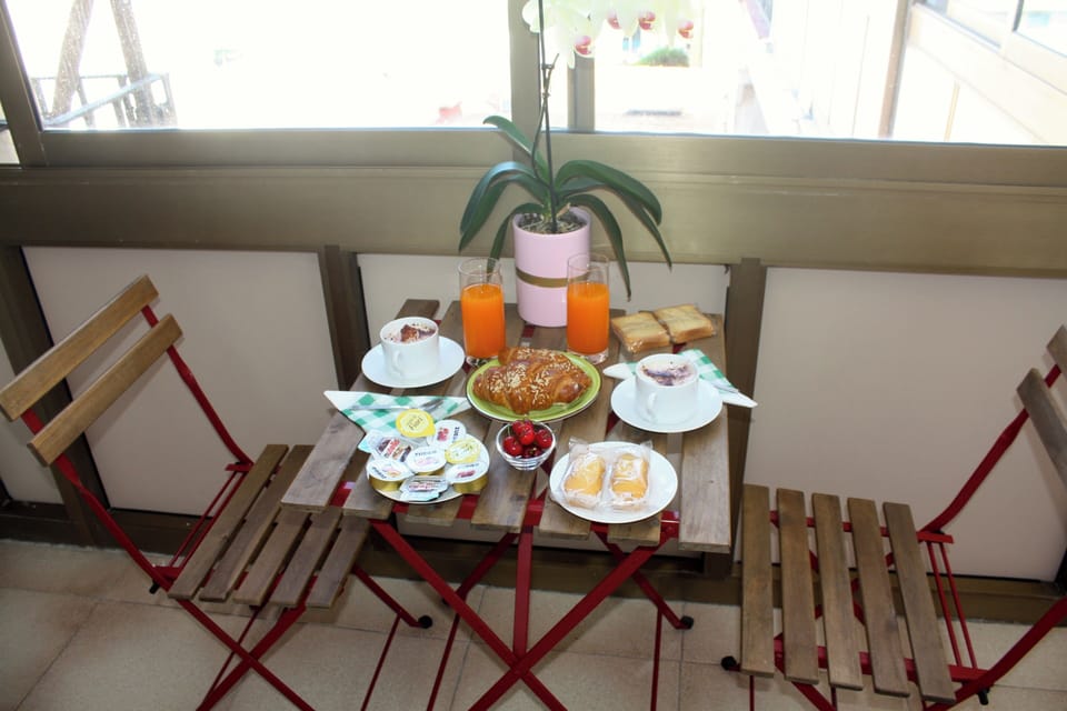 House, 1 Bedroom, Balcony | Dining