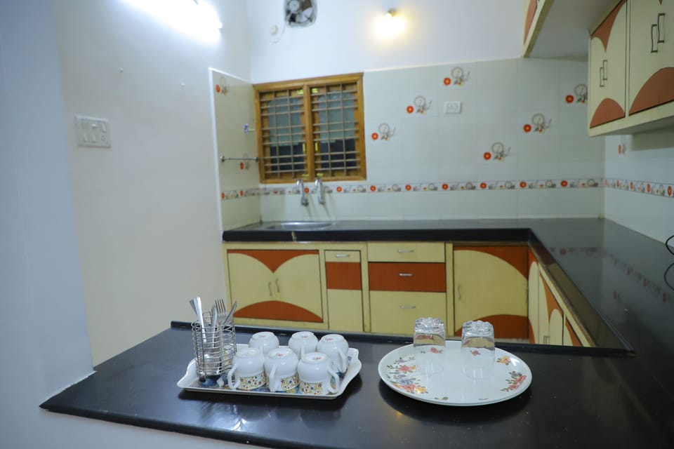 Apartment, 3 Bedrooms | Private kitchen | Cookware/dishes/utensils, eco-friendly cleaning products, dining table