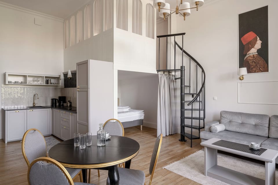 Exclusive Studio Suite, City View | Iron/ironing board, free WiFi, bed sheets