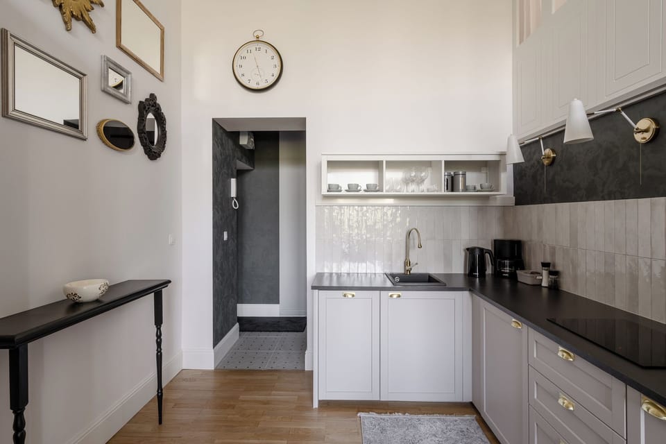 Exclusive Studio Suite, City View | Private kitchenette | Fridge, microwave, stovetop, dishwasher
