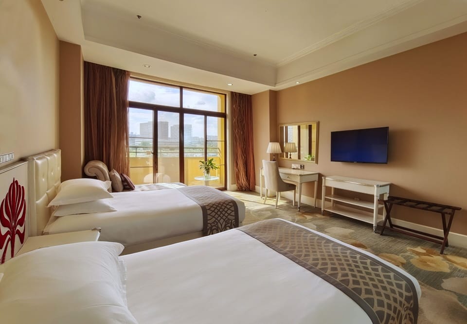 Comfort Room, Multiple Beds, Non Smoking, Courtyard View | Soundproofing, free WiFi, bed sheets