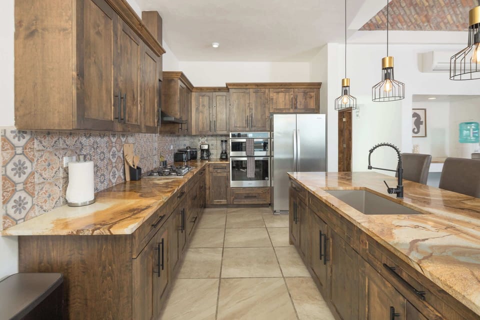 2nd Floor, East, Fully equipped Kitchen