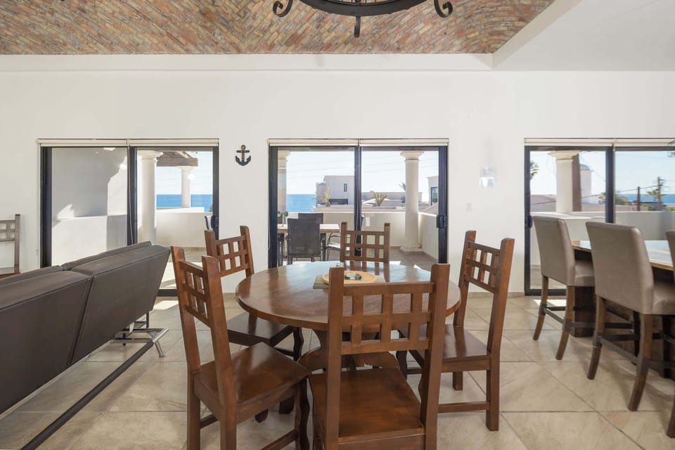 2nd Floor, East Dining Table