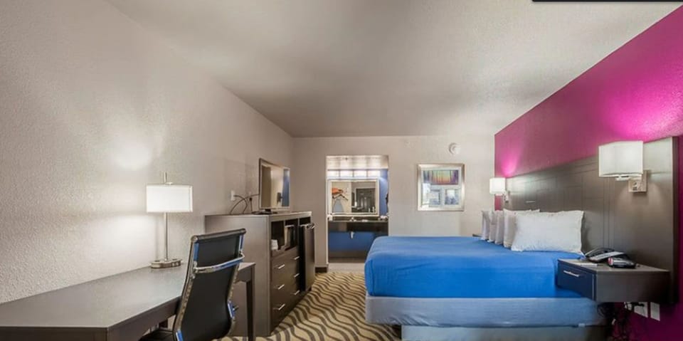 Room, 1 King Bed, Accessible | Desk, iron/ironing board, free WiFi, bed sheets