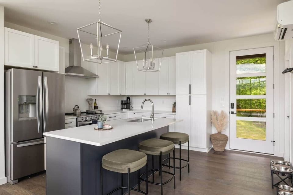 Sleek finishes, a large island, and all the tools you need. This space was made for group meals and late-night snacks.