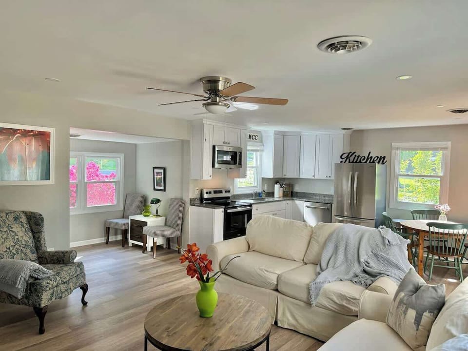 Spacious common area connecting the living room and kitchen seamlessly