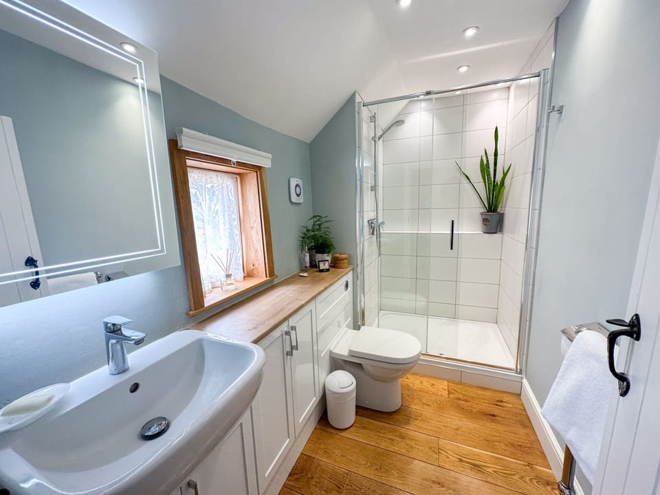 Luxury Double Room, Ensuite (King Street room) | Bathroom | Eco-friendly toiletries, hair dryer, towels, soap