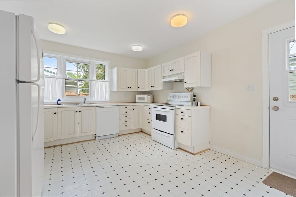 The Cedar House - fully equipped kitchen