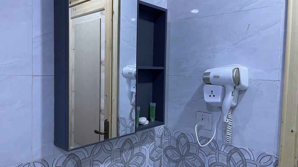 Executive Triple Room | Bathroom | Combined shower/tub, rainfall showerhead, designer toiletries